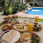 Monreve Hotell *