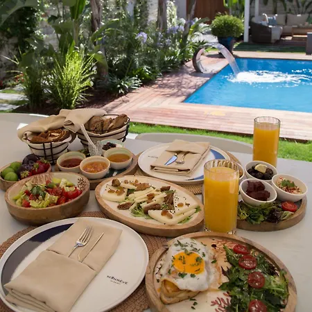 Monreve Ξενοδοχείο *