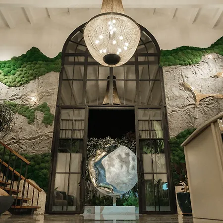 Monreve Ξενοδοχείο *