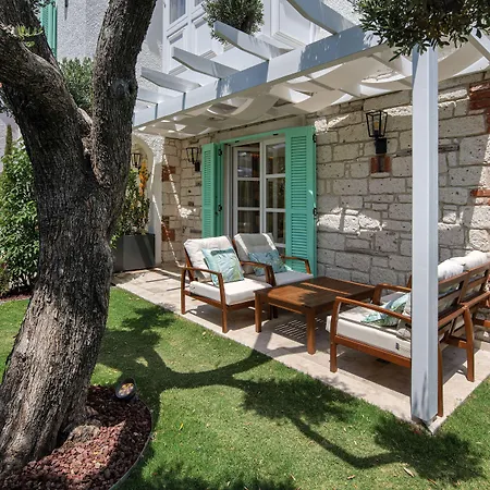 Monreve Ξενοδοχείο *