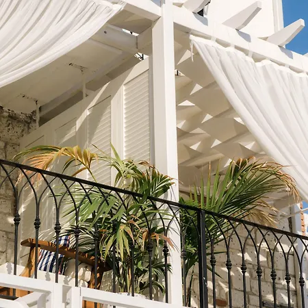 Monreve Hotel *